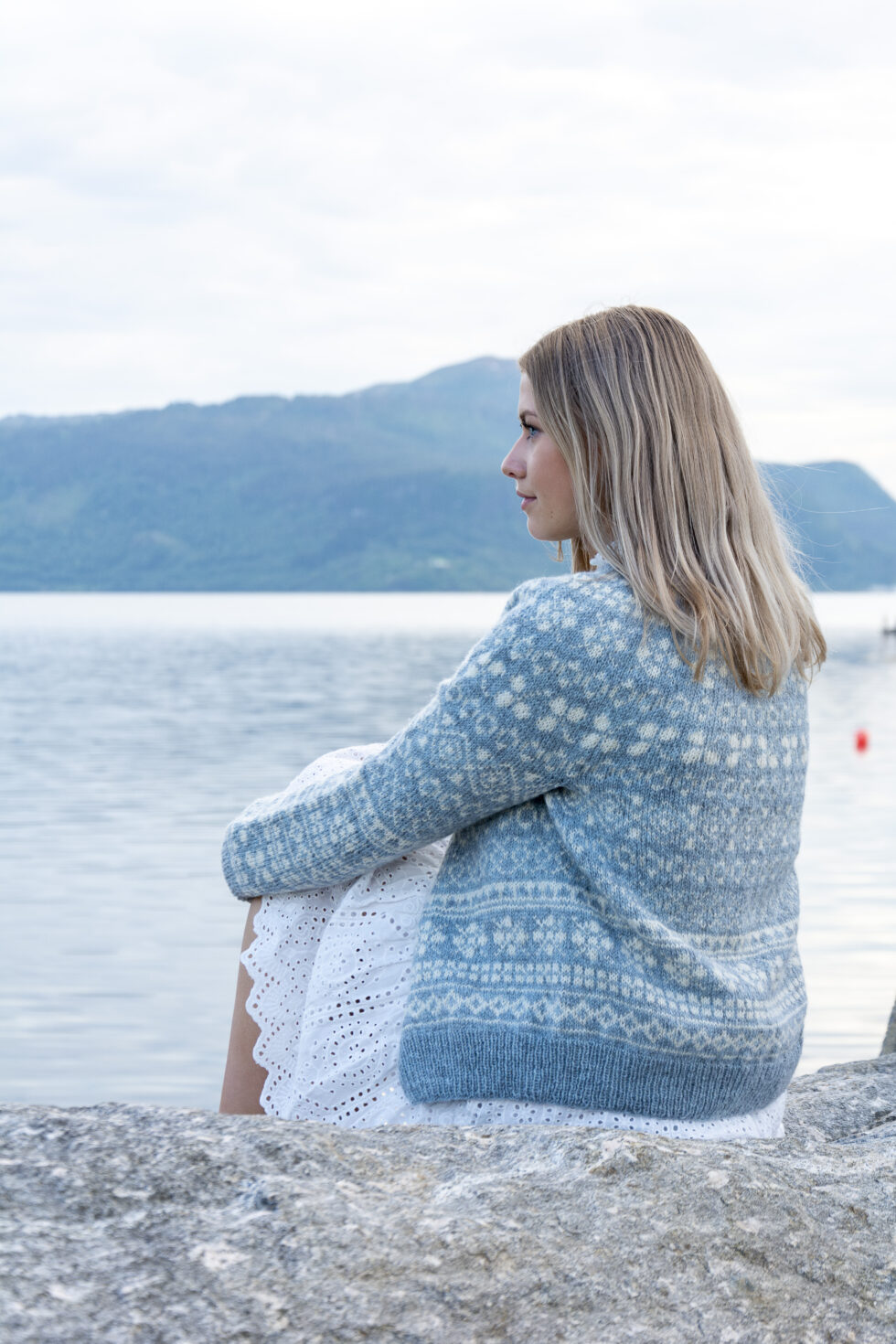 Sommerlykke jakke Himmelblå. Finull fra Raumagarn.